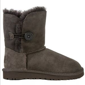 Girls Sz 10 BaIley Button UGG Boots In Chocolate